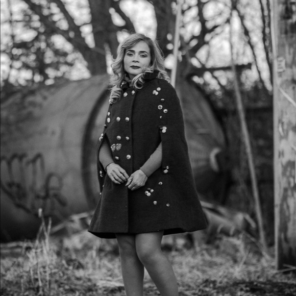 Cape - Picture 3 of 6